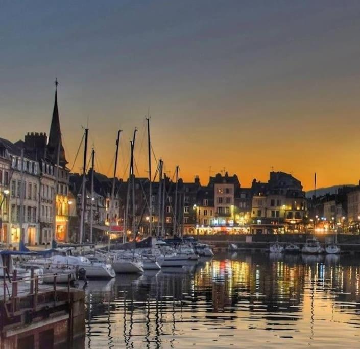 Bienvenue Chez Vous Apartment Honfleur Exterior photo